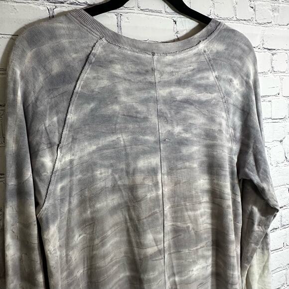 NWT Soft Surroundings Long Sleeve V Neck Gray/White Ombre Shirt Women's Medium - Picture 6 of 9